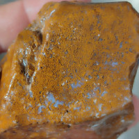 سنگ راف عقیق شجر خزه ای زرد و نارنجی خاص و متفاوت برش نخورده با قابلیت ساخت چندین نگین و پلاک