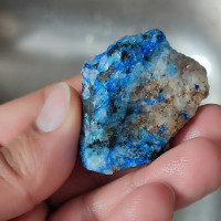 سنگ راف آزوریت کلکسیونی آبی خوشرنگ کاملا طبیعی و معدنی مناسب کلکسیون
