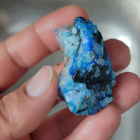 سنگ راف آزوریت کلکسیونی آبی خوشرنگ کاملا طبیعی و معدنی مناسب کلکسیون