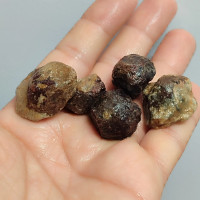 سنگ راف گارنت عسلی بلور طبیعی و دست نخورده خاص و متفاوت جهت تراش